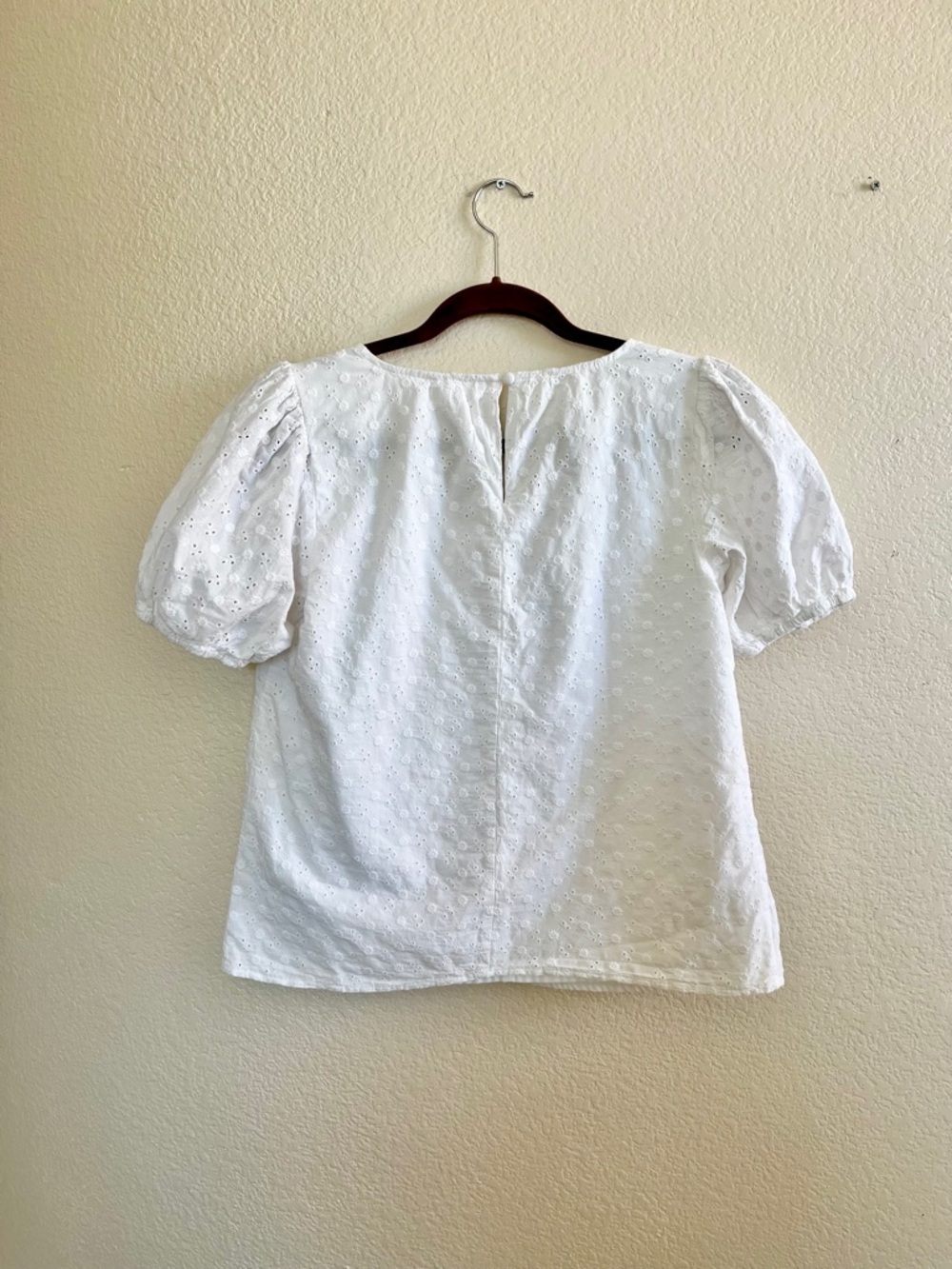 LC Lauren Conrad White Eyelet V-Neck Puff Sleeve Blouse - Picture 2 of 5